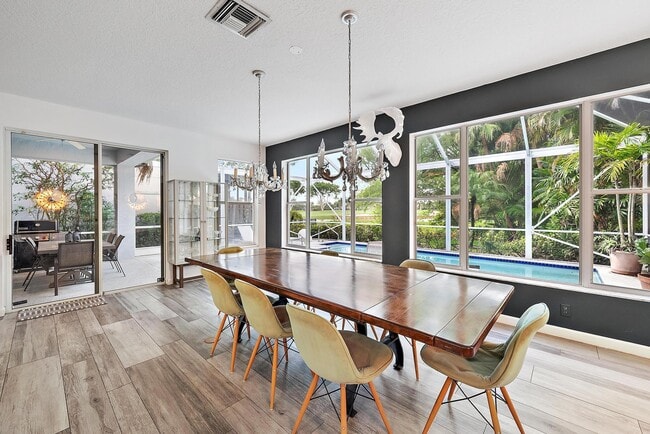 Building Photo - 8208 Heritage Club Dr