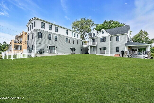 Building Photo - 700 1st Ave
