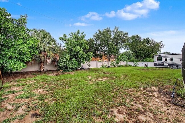 Building Photo - 606 Royal Crest Dr