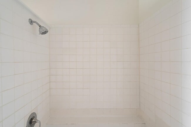 Building Photo - 603 E Losoya St