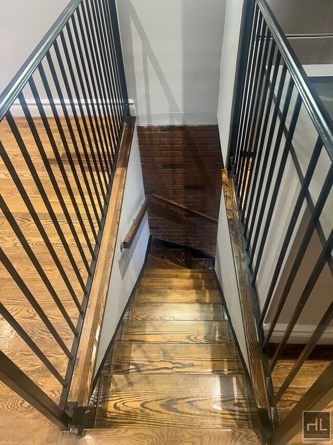 Building Photo - Mott Street