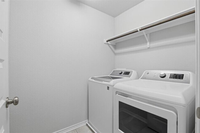 Building Photo - 2129 Pecan Island Dr