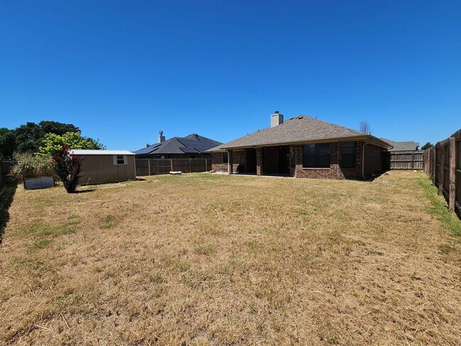 Building Photo - RENT REDUCTION & AVAILABLE FOR MOVE-IN NOW!