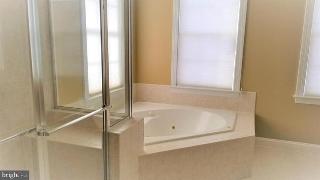 Building Photo - 43649 Riverpoint Dr