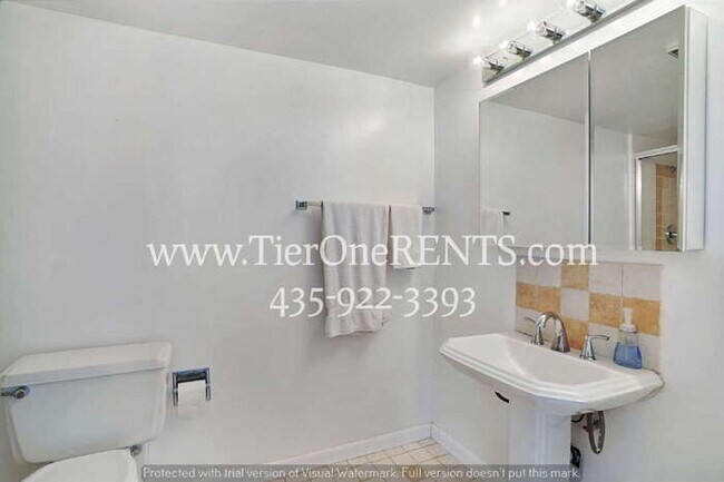 Building Photo - This property offers a NO DEPOSIT option available for qualified renters