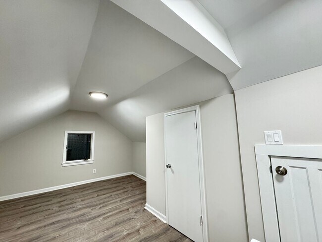 Building Photo - 38 Clifton Ave