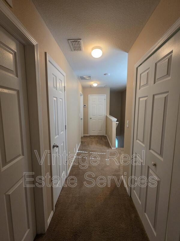 Building Photo - 9209 English Oaks Ln