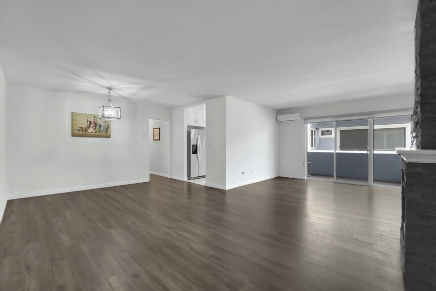 Building Photo - 2223 S Bentley Ave