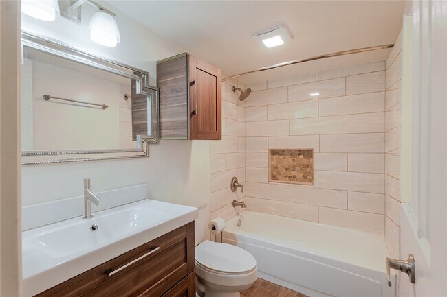 Building Photo - 11839 High Meadow Dr