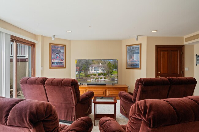 Building Photo - 2718 Willow Point Dr