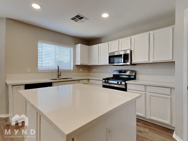 Building Photo - 12622 W Myer Ln