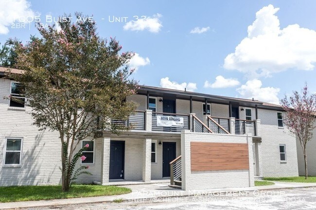 Primary Photo - 2 Months FREE RENT in Park Circle!