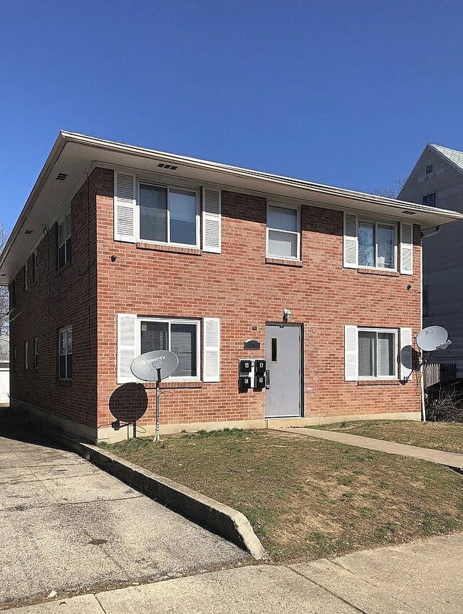 Building Photo - 57 Pointview Ave