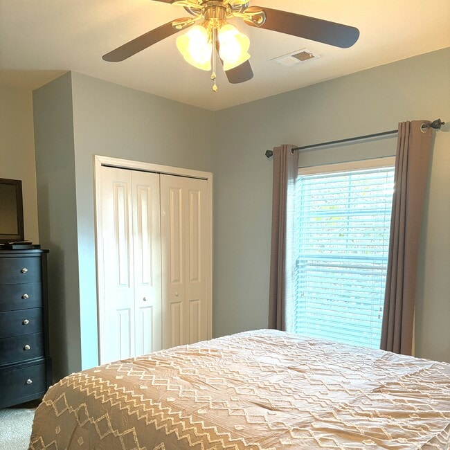 Building Photo - 6253 Catalina Dr