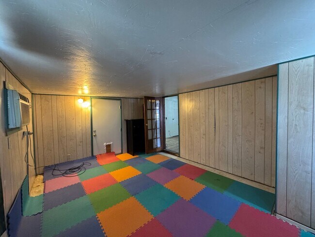 Building Photo - 5119 Mesa Dr