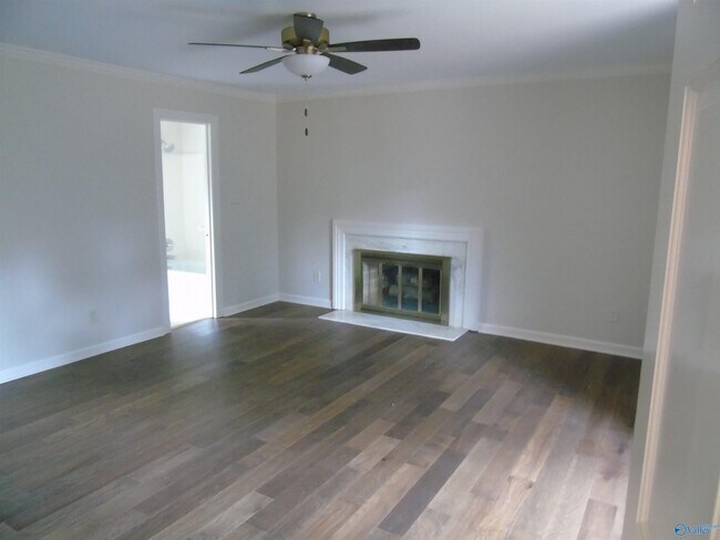 Building Photo - 3317 Lookout Dr SE