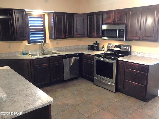 Building Photo - 429 Brentwood Dr