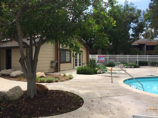 Building Photo - Spacious 1 Bedroom Unit in Pheasant Creek