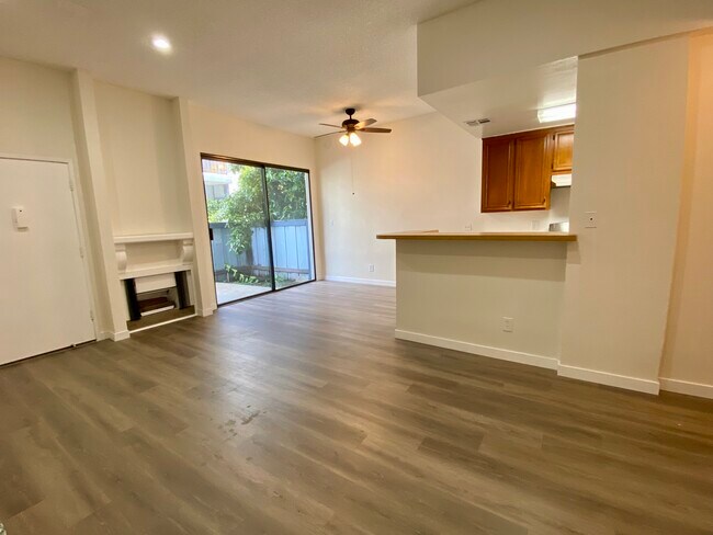 Building Photo - 14520 Plummer St