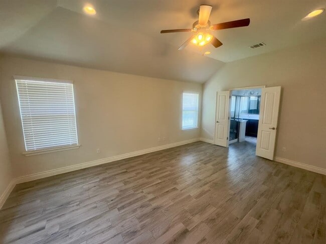 Building Photo - 150 Summer Pointe