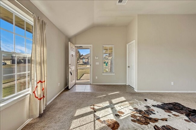 Building Photo - Adorable Cozy Home in Yukon (Mustang Schools)