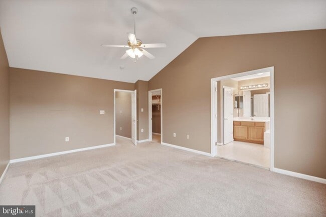 Building Photo - 641 Springhouse Square SE