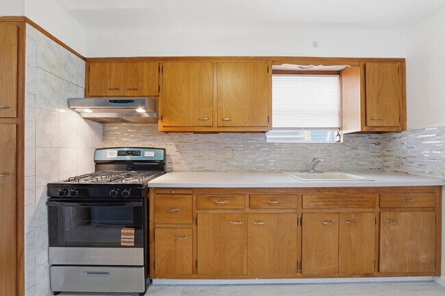 Building Photo - 1404 79th St
