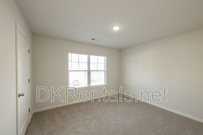 Building Photo - 261 Barnwood Ln