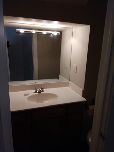 1st Floor 1/2 bath - 1550 Gallagher St