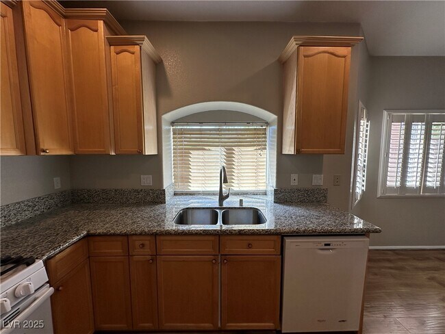 Building Photo - 11233 Playa Caribe Ave