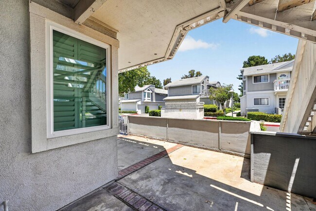 Building Photo - Spacious 2 Bed, 2 Bath Condo in Desirable Northwood