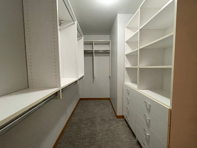 Building Photo - Gorgeous Furnished Pearl District Condo - ...