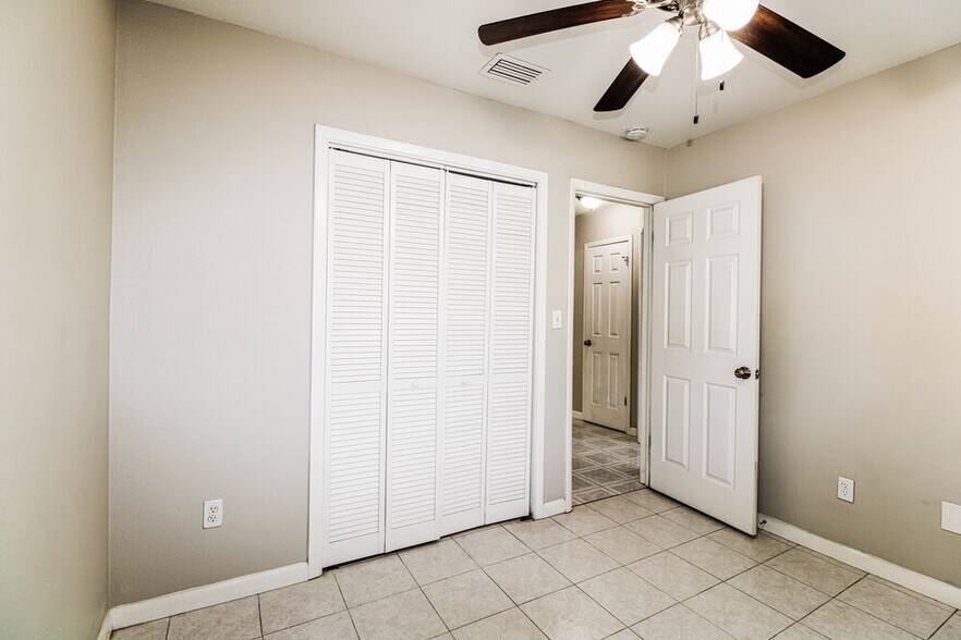 Building Photo - 15640 Little Ranch Rd