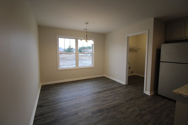 Building Photo - 578 Brushwood Dr