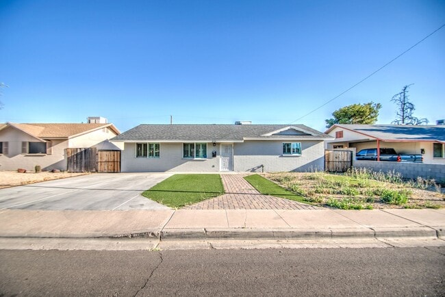 Building Photo - Charming Home in Phoenix