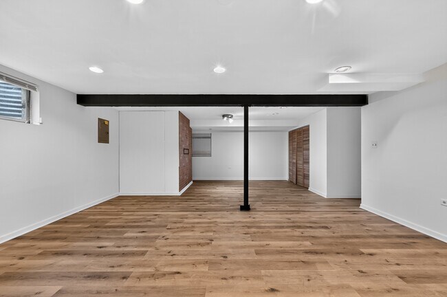 Building Photo - 1301 Brookfield Dr