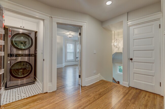 Building Photo - 5241 Lyman Ave