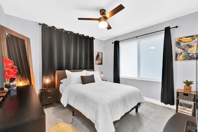 Master Bedroom - 2440 SW 19th Ave
