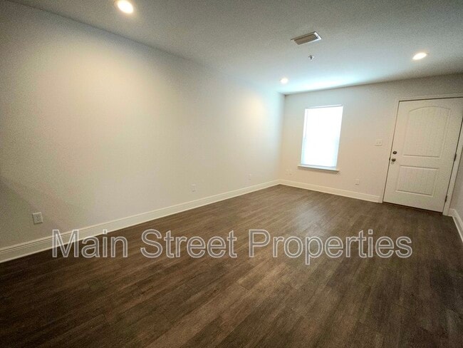 Building Photo - 313 North Nav Boulevard
