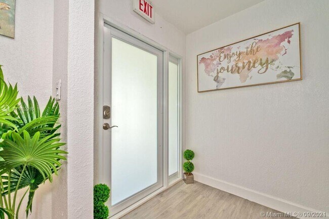 Building Photo - 5510 Pierce St