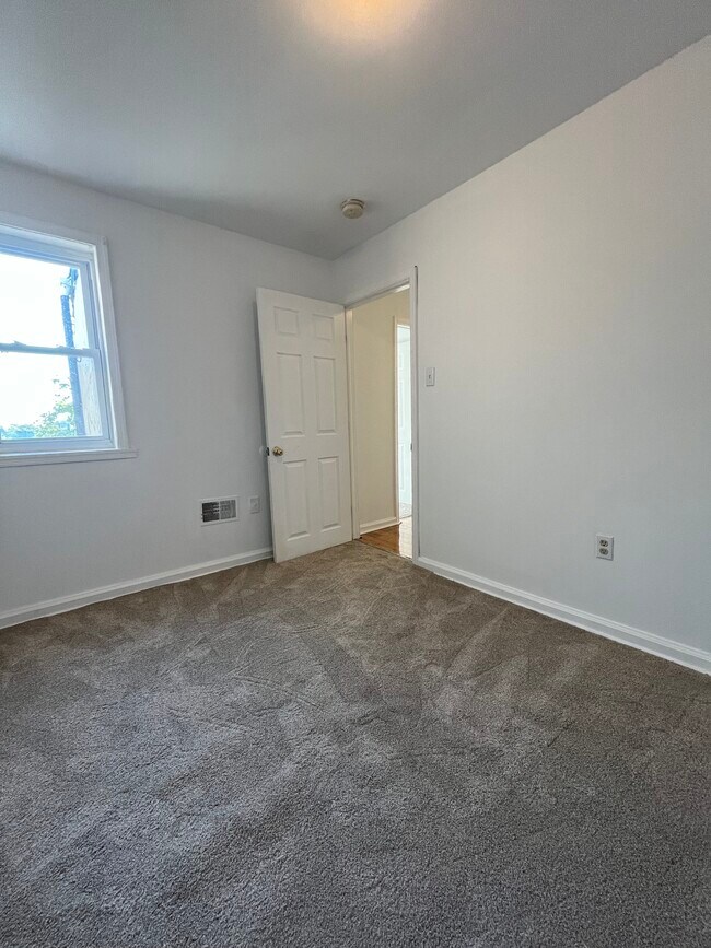 Building Photo - 1617 S 26th St