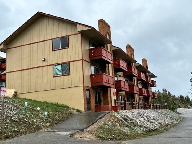 Building Photo - Long Term Rental- Original Dillon Valley E301