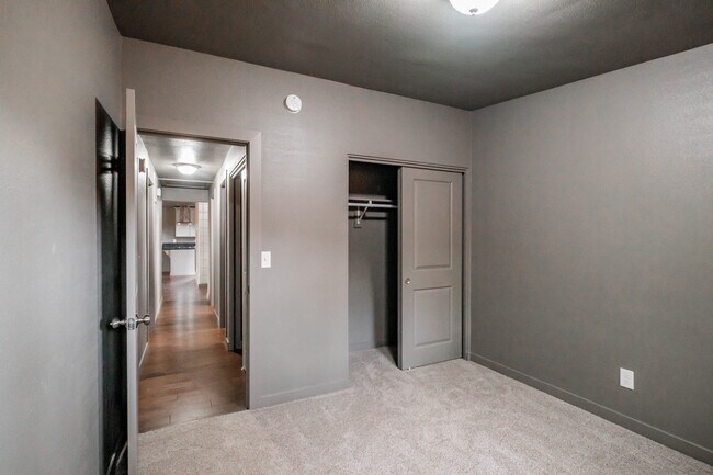 Building Photo - 837 Woodmansee Ct SE