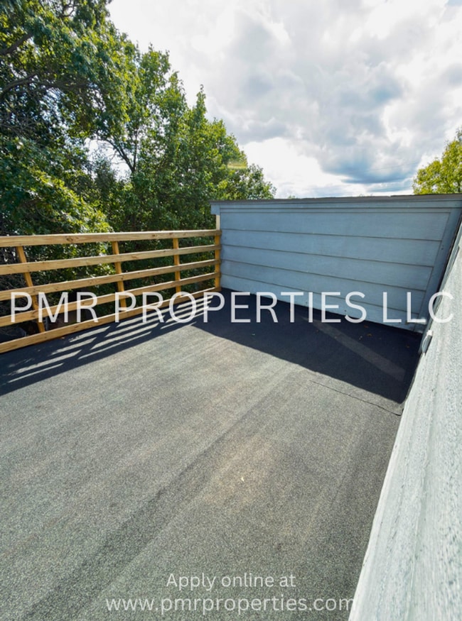 Building Photo - 2 Bed / 2 Bath Apartment