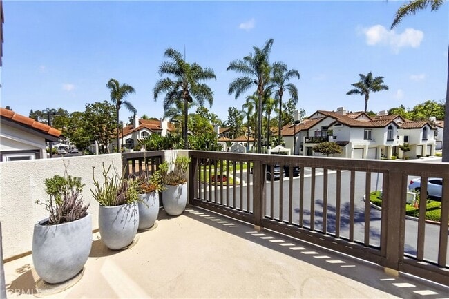 Building Photo - 18 Glen Cove