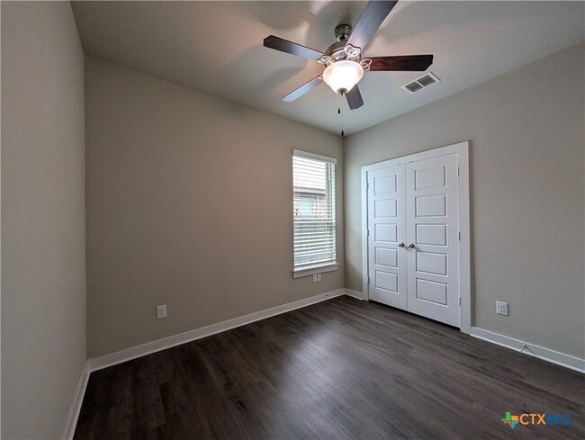 Building Photo - 506 Creekside Frst