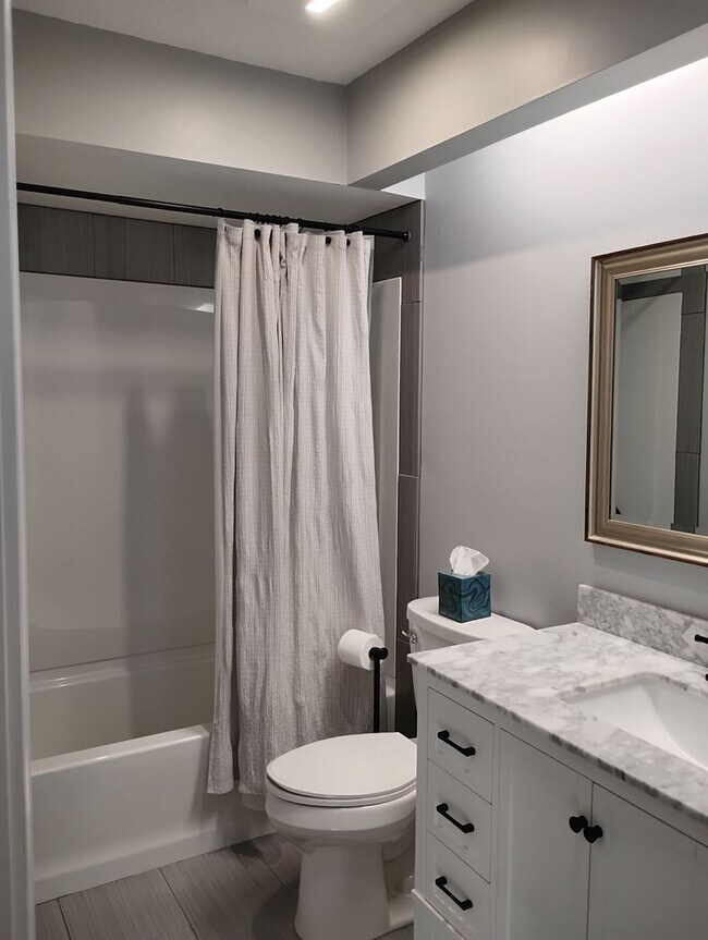 Building Photo - Gleneagles Drive