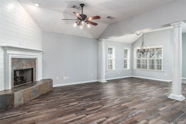 Building Photo - 9025 Saw Tooth Loop