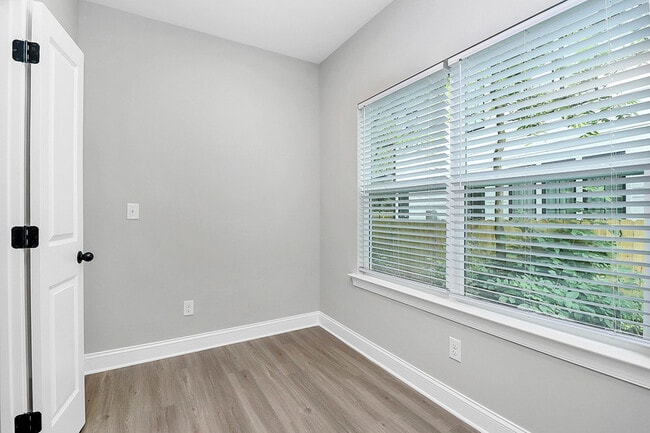 Building Photo - 2730 Catalina Ave