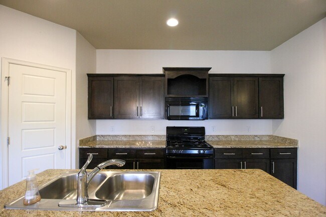 Building Photo - Custom Built 4 Bedroom In Southern Reserve...